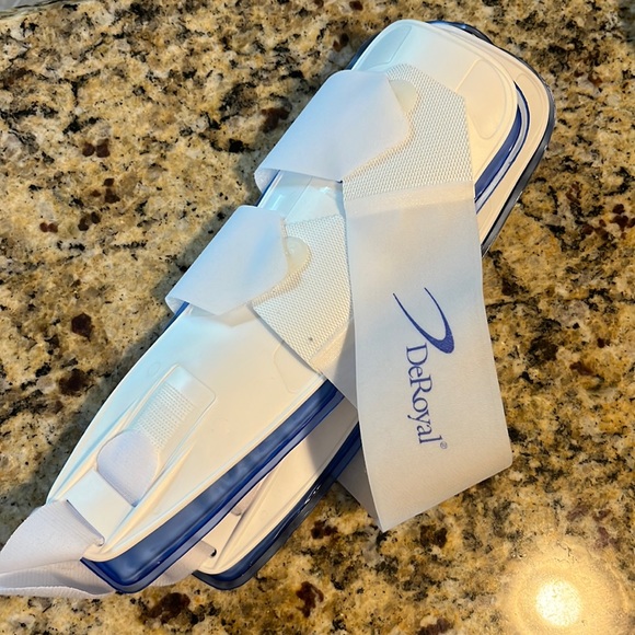 DeRoyal Stir up ankle brace with air cushion - Picture 1 of 2